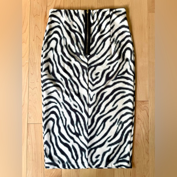 Cute zebra pencil skirt size medium - Picture 4 of 6